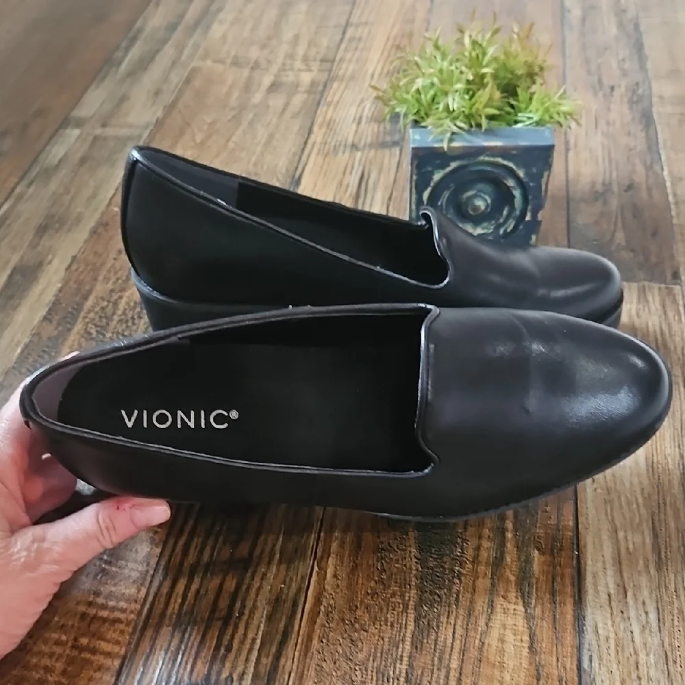 Vionic Women's Black Leather Slip On Lug Wedge Heel Comfortable‎ Loafers